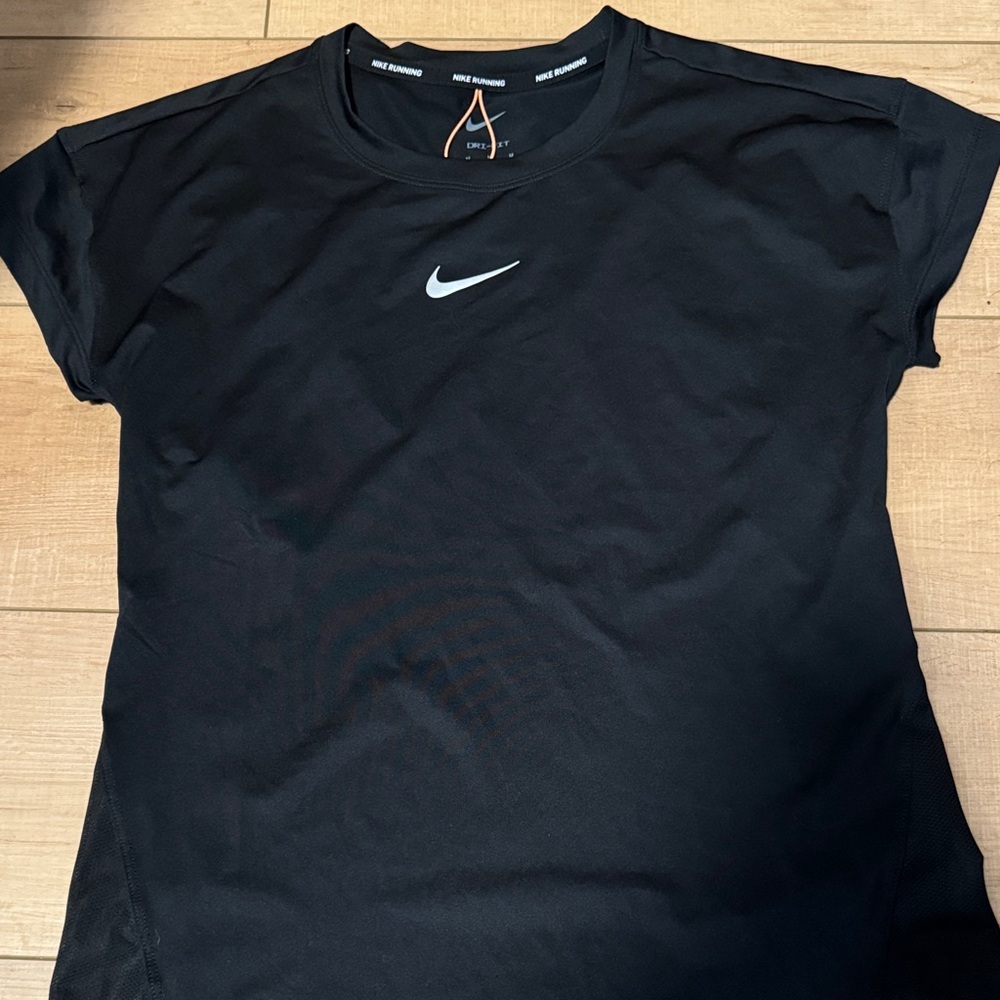 Nike Women's Black Short Sleeve Tee